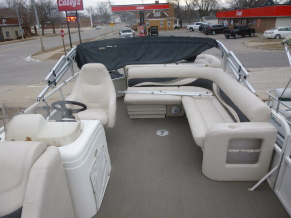 2010 Crestliner Bata Bay 2185 - Image 2